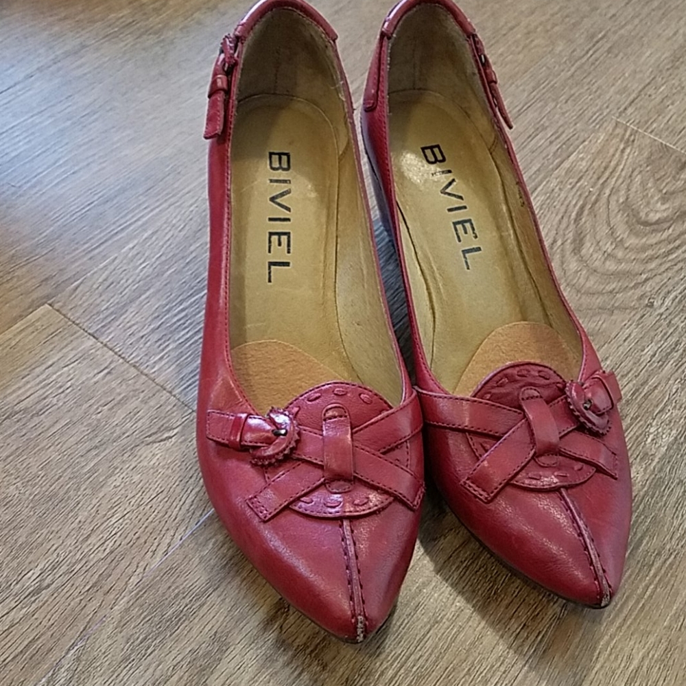 Biviel red leather wedge